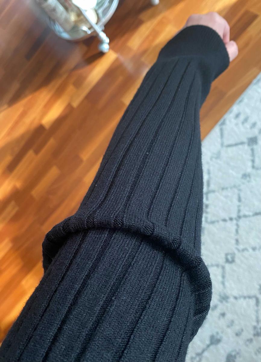 Customer photo for "Loved the material, but weird sizing/sleeves"