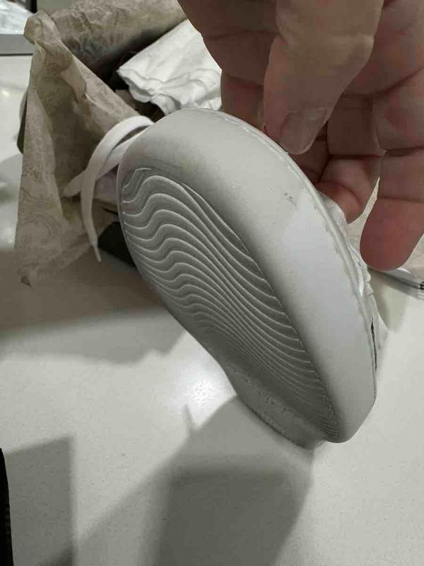 Customer photo for "when I received in the store the shoe was USED"