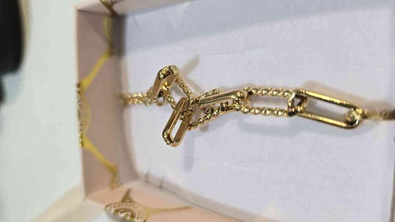 Review Thumbnail Image 1 246236915