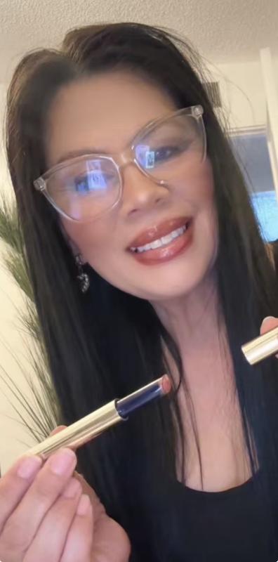 Customer photo for "Shine glossy lips pop"