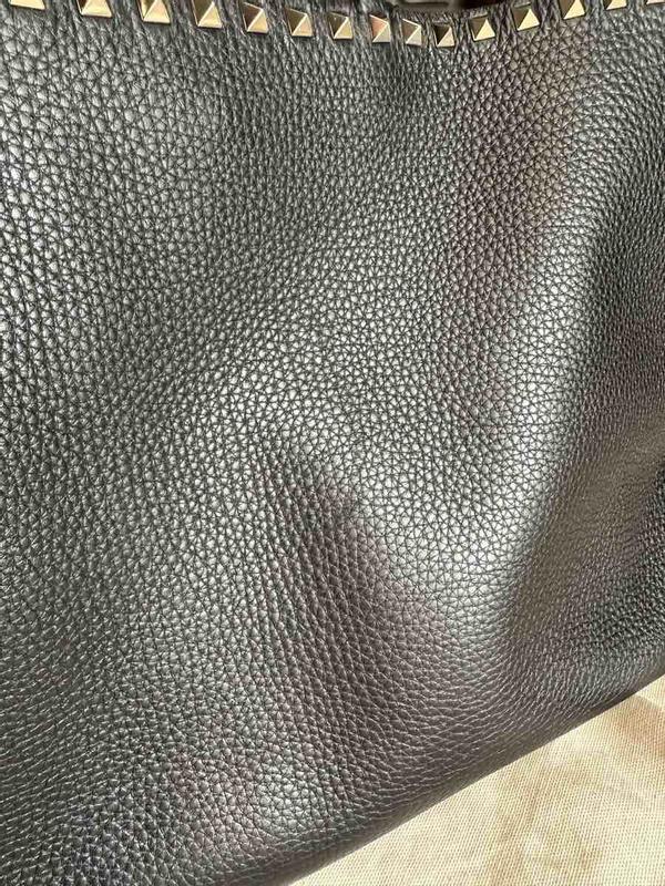 Customer photo for "Soft leather that scratches easily"