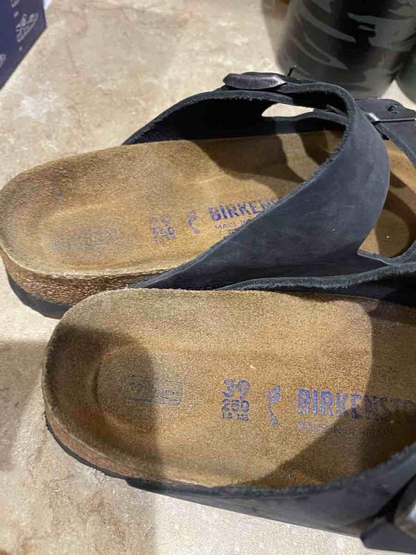 Customer photo for "received used product"