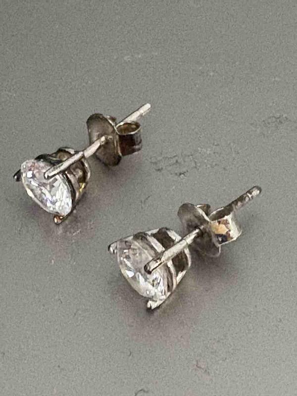 Customer photo for "Which one of these is new?"