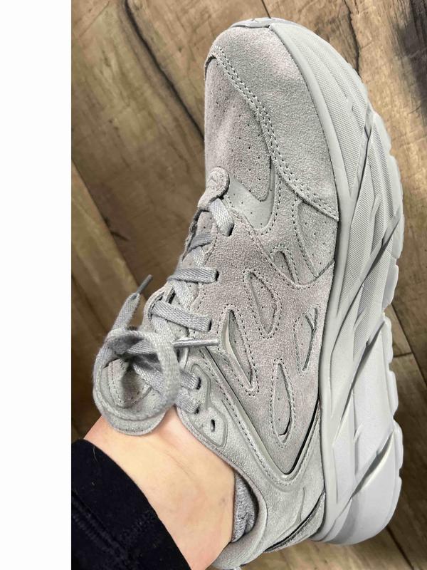 Customer photo for "received the mens  size instead of women"