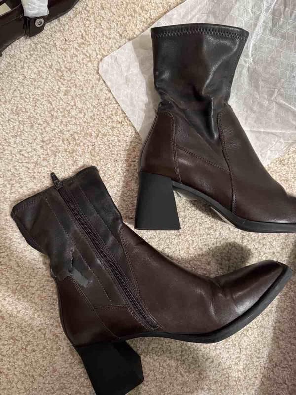 Customer photo for "sent a fake product?"