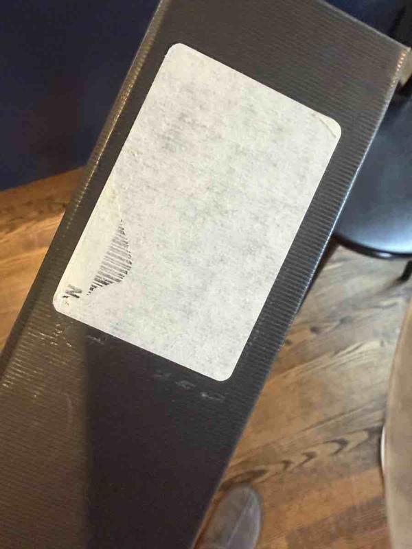 Customer photo for "Defaced box and no shoe bags or tissue"