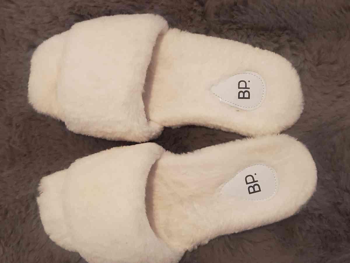 Customer photo for "Cute and comfortable  but  narrow"