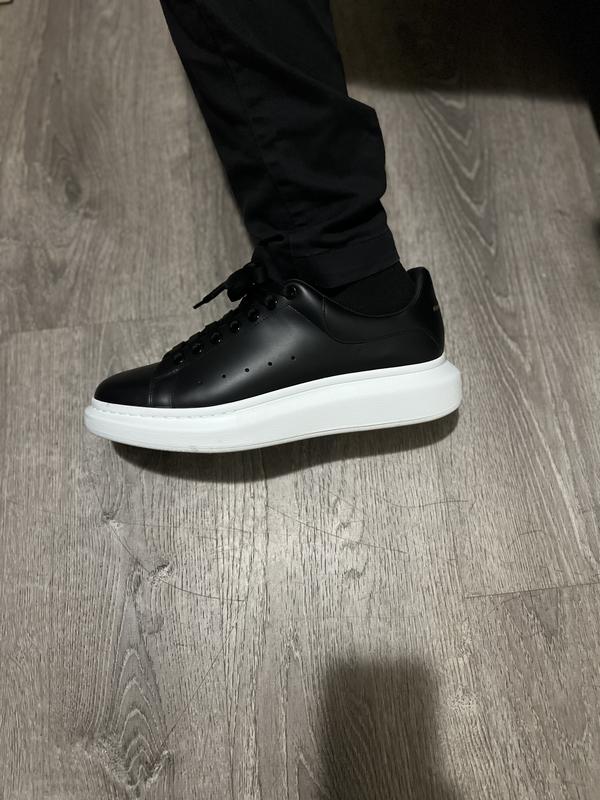 Customer photo for "Oversized shoes"