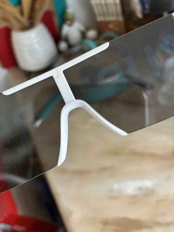 Customer photo for "received used glasses"