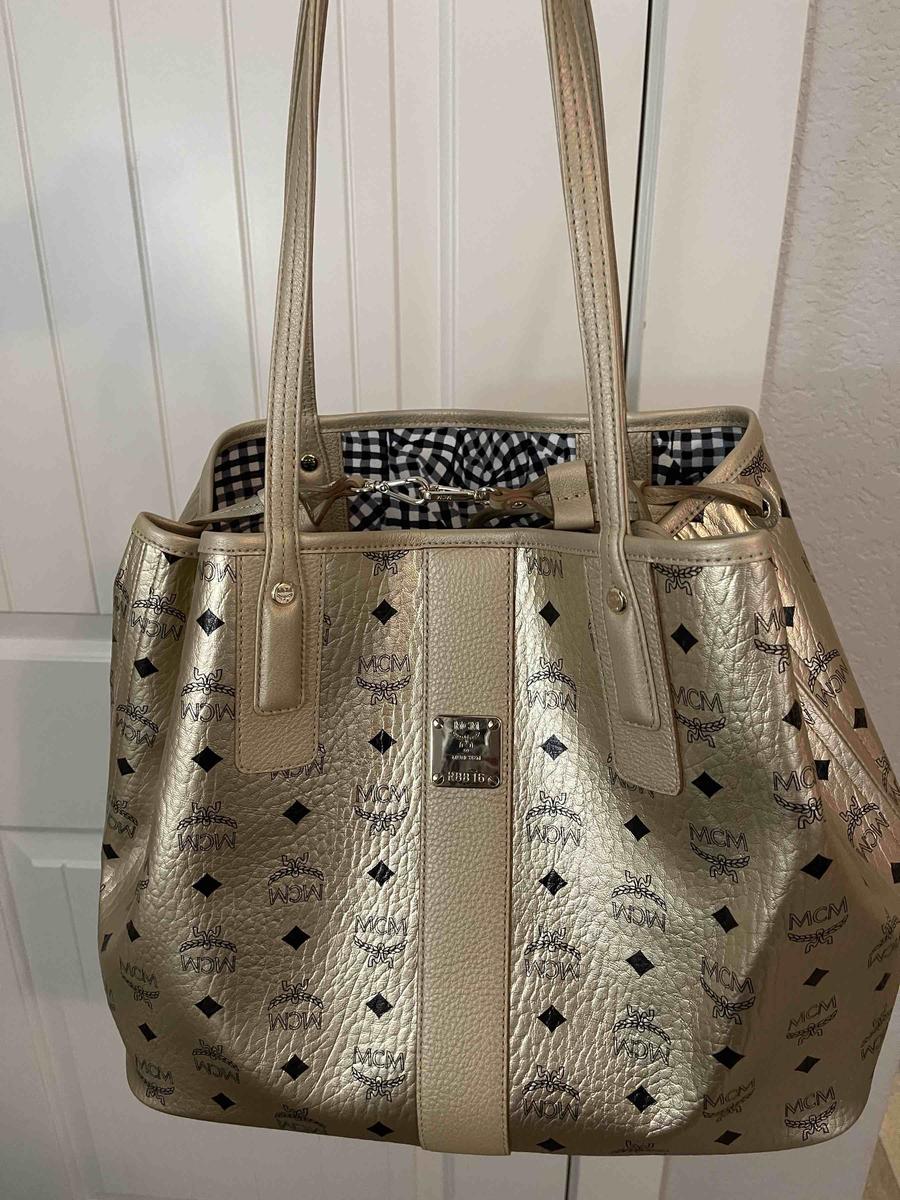 Customer photo for "Too Big For Me got Medium Berlin Gold"