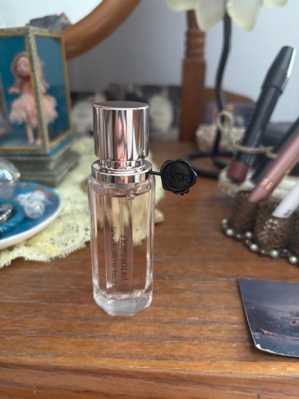 Customer photo for "Great perfume, but bottle not what is shown!"