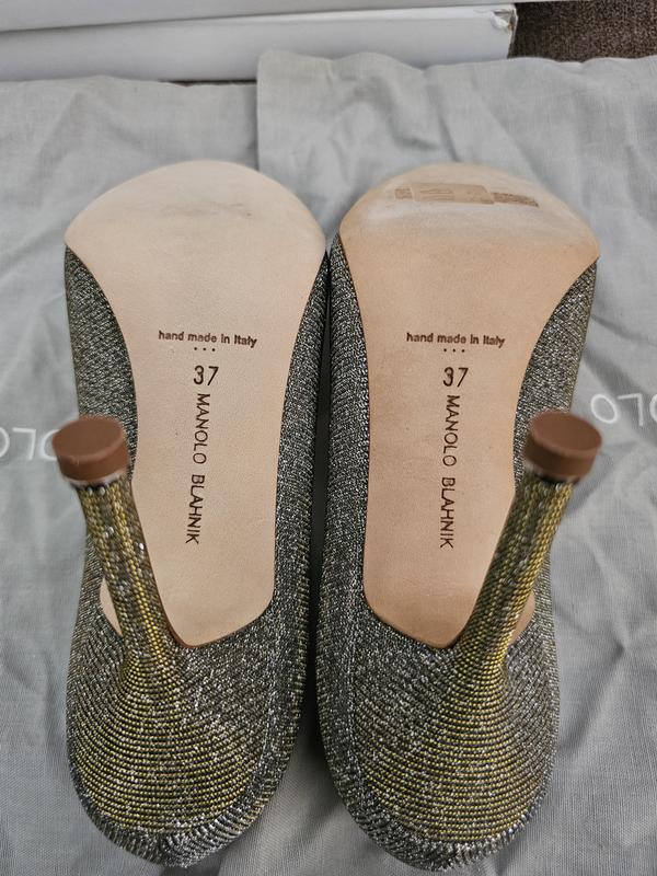 Customer photo for "Not for wide feet - Rcvd used shoes"