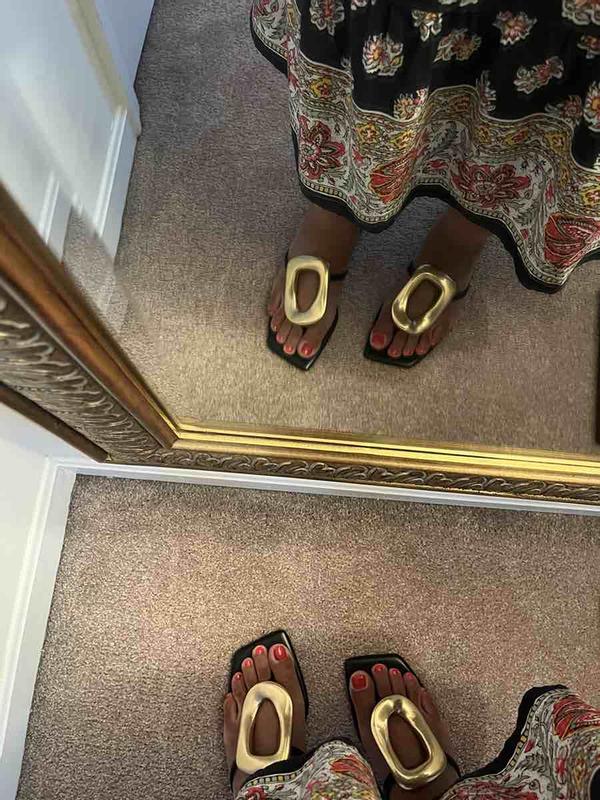 trendy gOlden linque sandal