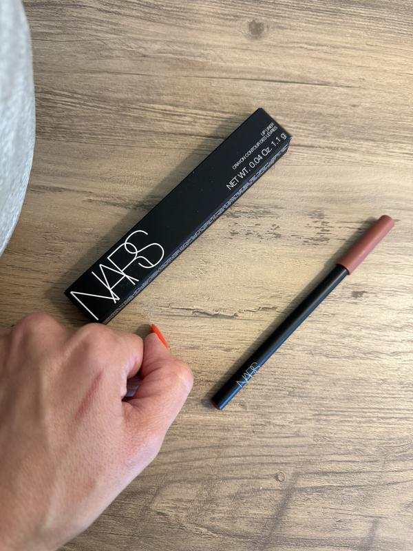 Customer photo for "Living this lip liner"