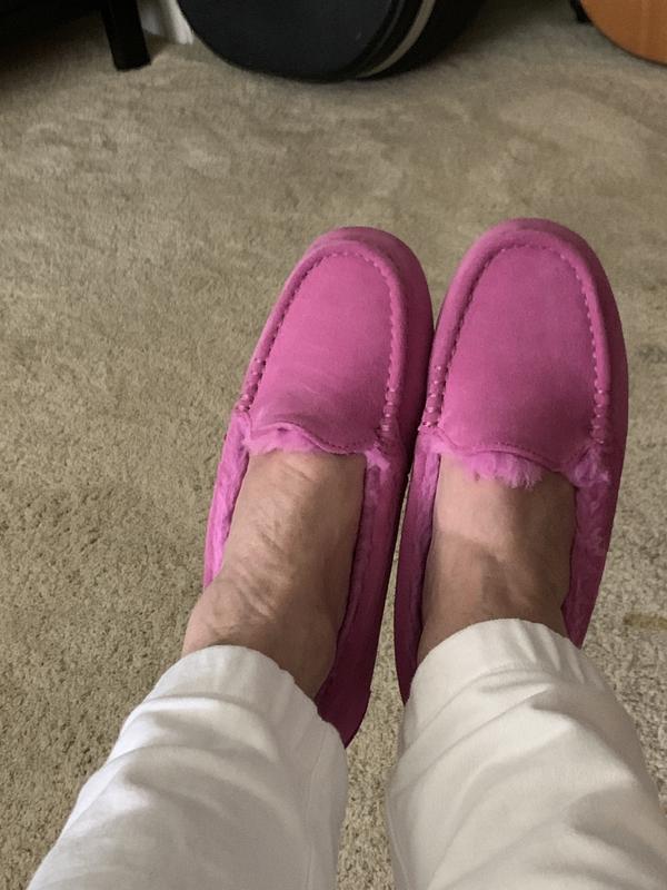 Customer photo for "Love these slippers and the color . Fit as expecte"