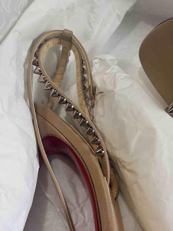 Customer photo for "item arrived used"