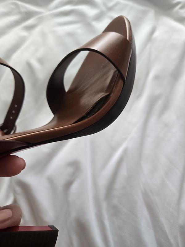 Customer photo for "Love, but beware of the sole..."
