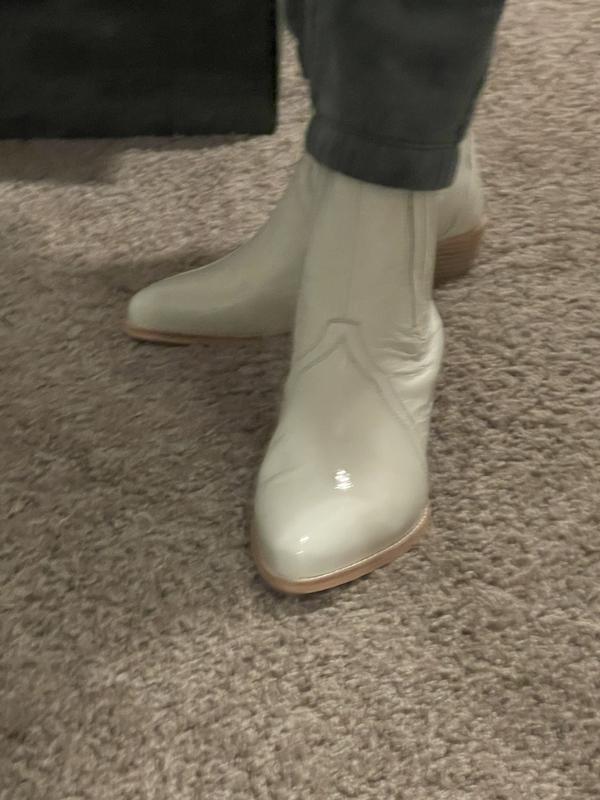 Customer photo for "Great Quality / Stylish without being too Trendy"