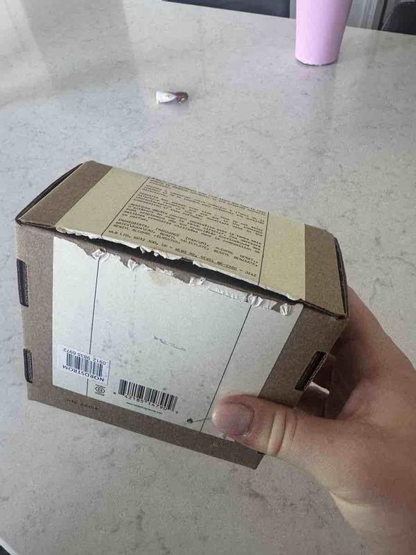 Customer photo for "Item arrived used"