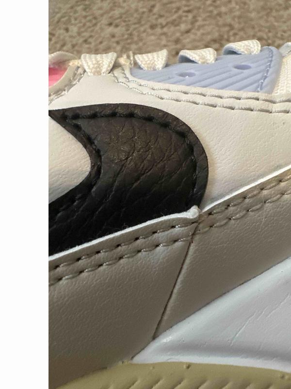 Customer photo for "cute but poor manufacturing"