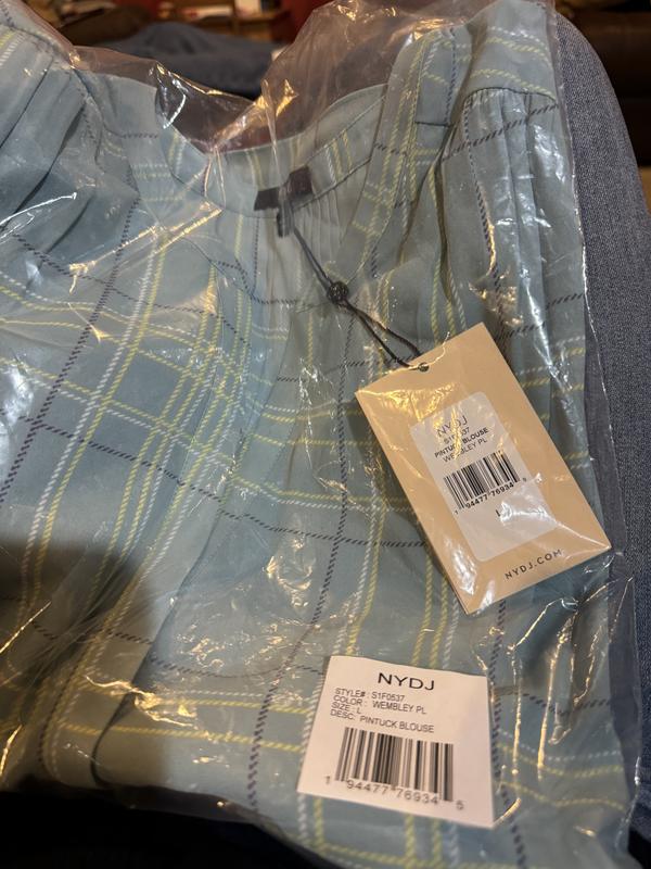 Customer photo for "The app has labeled the shirts incorrectly"
