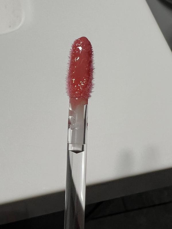 Customer photo for "More of a lip gloss than a lip oil"