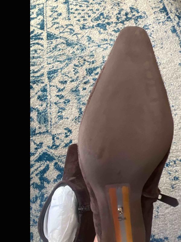 Customer photo for "They say new but they are NOT"