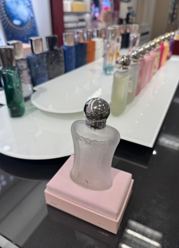 Customer photo for "wrong item/empty bottle"