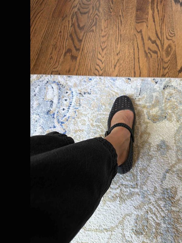 Customer photo for "Cute! Comfortable out of the box."
