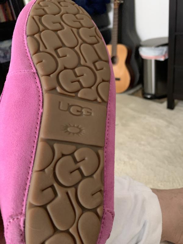 Customer photo for "Love these slippers and the color . Fit as expecte"