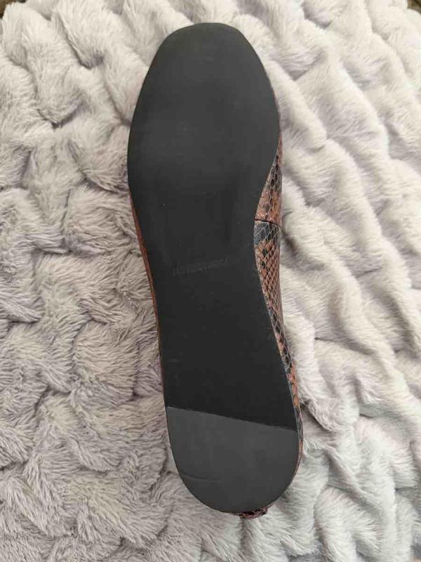 Customer photo for "Does not have a substantial sole"