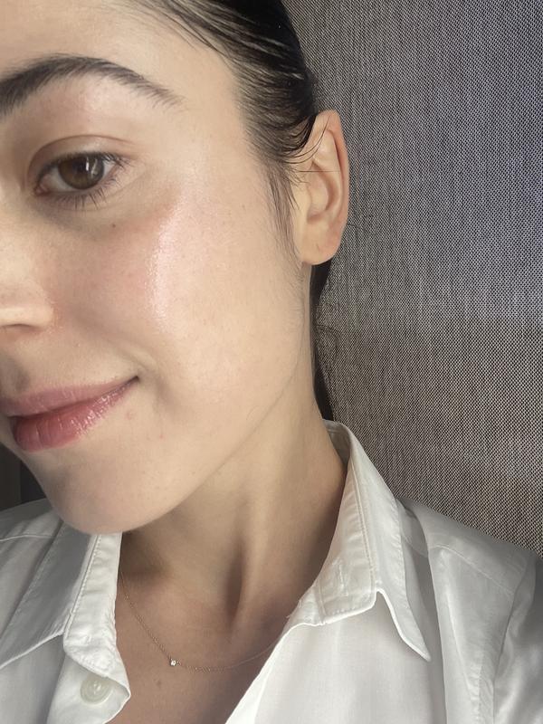 Customer photo for "Must-have for dewy and glowy skin!"