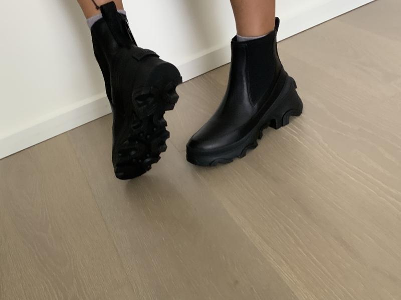 Left shoe smaller that the right one