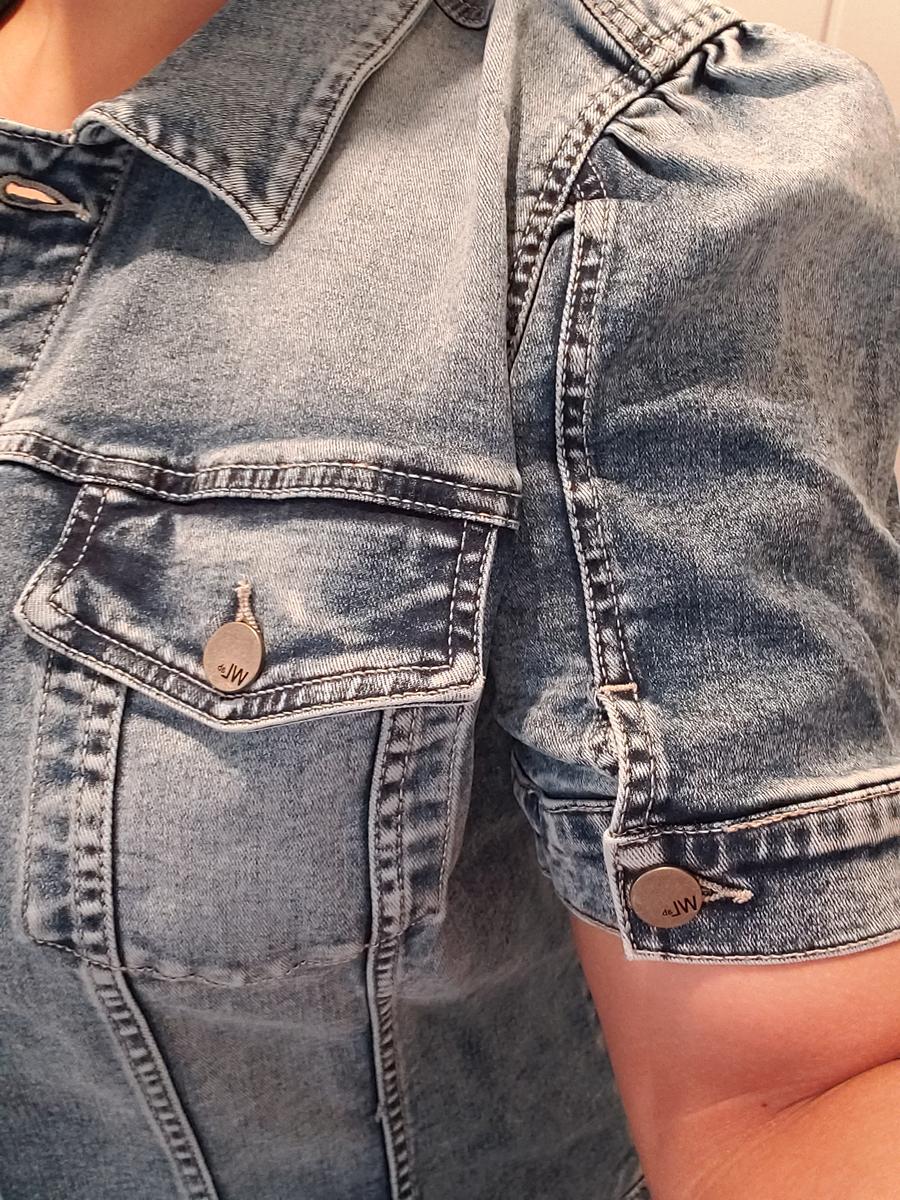 Review Thumbnail Image 0 209353697