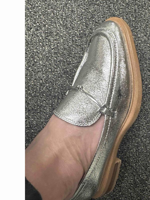 Beautuful shoes but flake