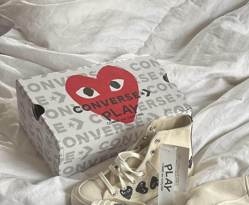 Customer photo for "Damaged box shoes should have been discounted!"