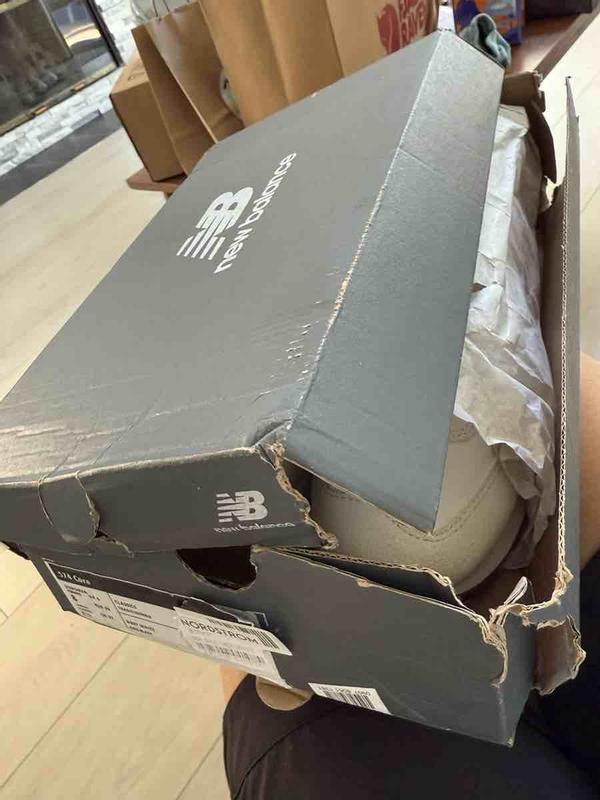 Customer photo for "love the style but unacceptable packaging!!!"