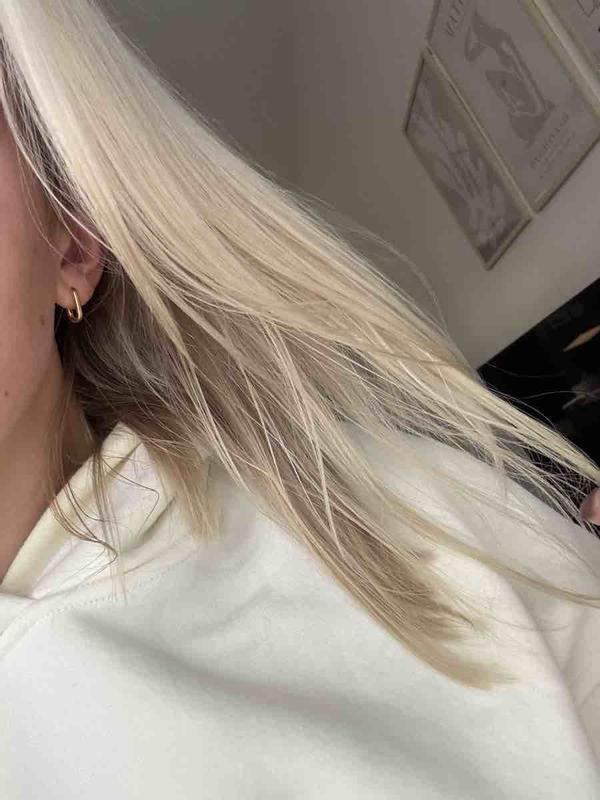 Customer photo for "Makes fine hair greasy"
