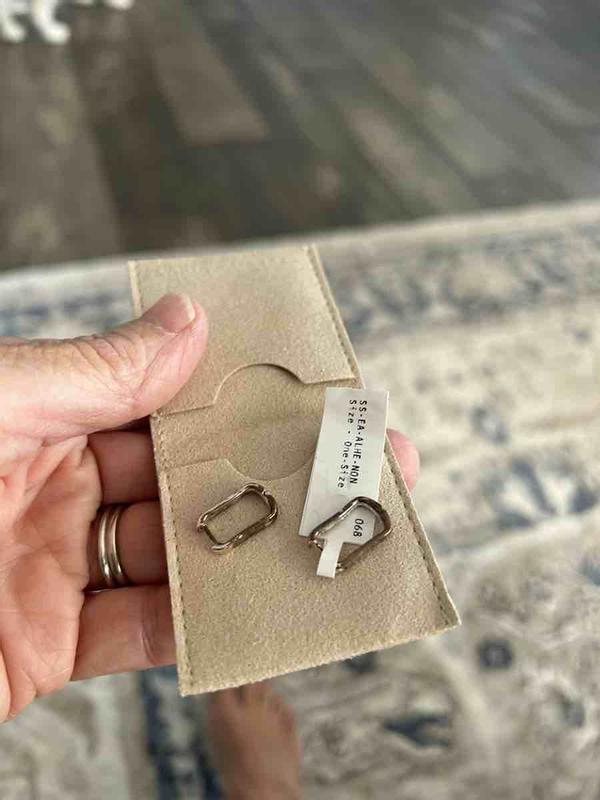 Customer photo for "tarnished and embarrassing"