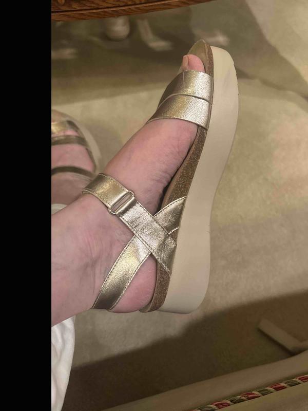 Customer photo for "good sandal"