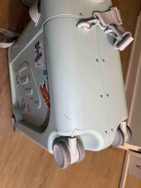 Customer photo for "Poor quality not as durable as advertised"