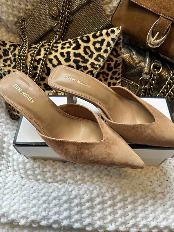 Customer photo for "fabulous transitional shoe for fall"