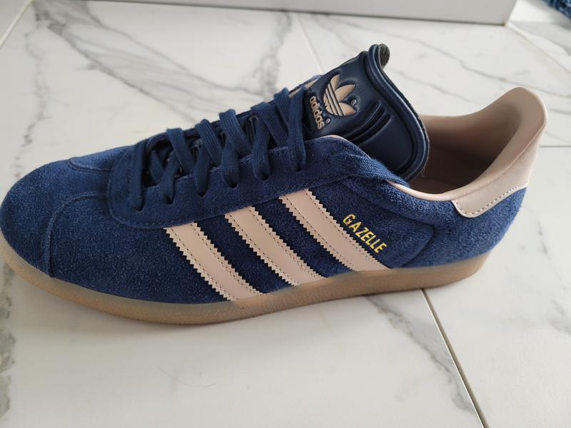 Comfortable suede shoe