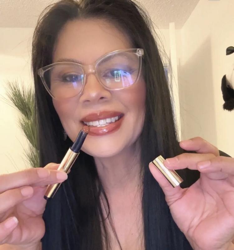 Customer photo for "Shine glossy lips pop"