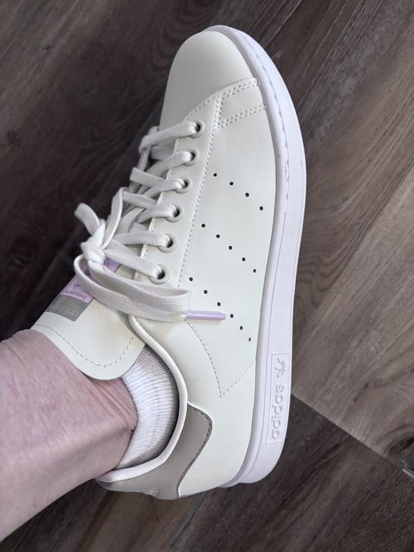 Tongue Cuts into leg