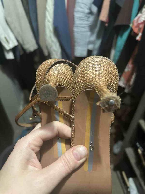beautiful shoe, awful quality