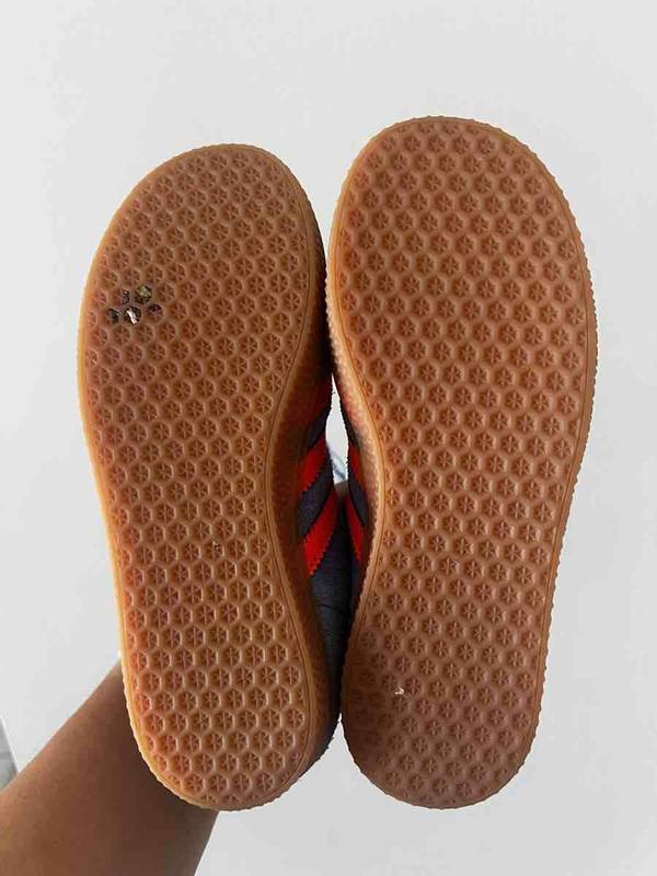 Customer photo for "Stylish but defective"