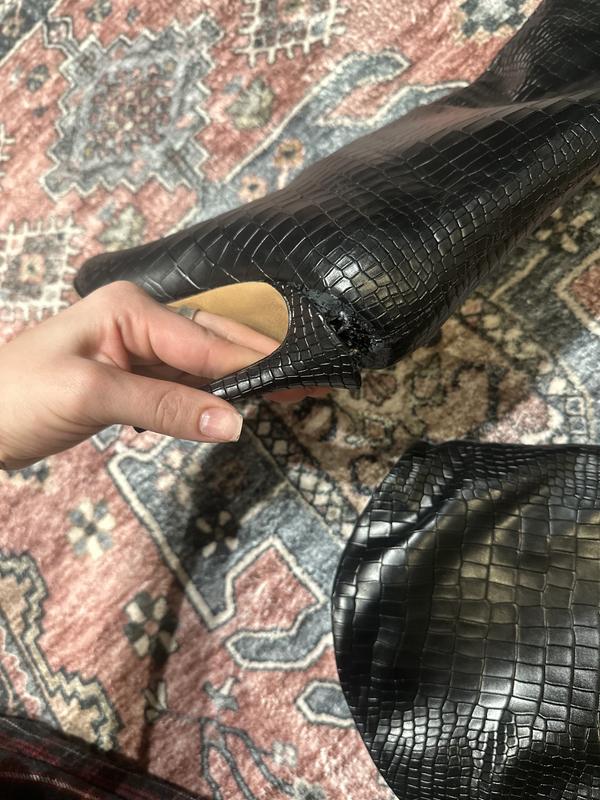 BROKE THE FIRST TIME WEARING