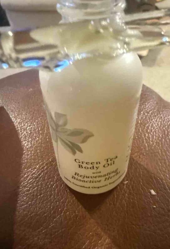 Customer photo for "rejuvenating body oil"