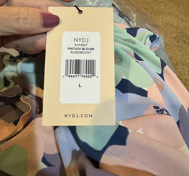 Customer photo for "The app has labeled the shirts incorrectly"